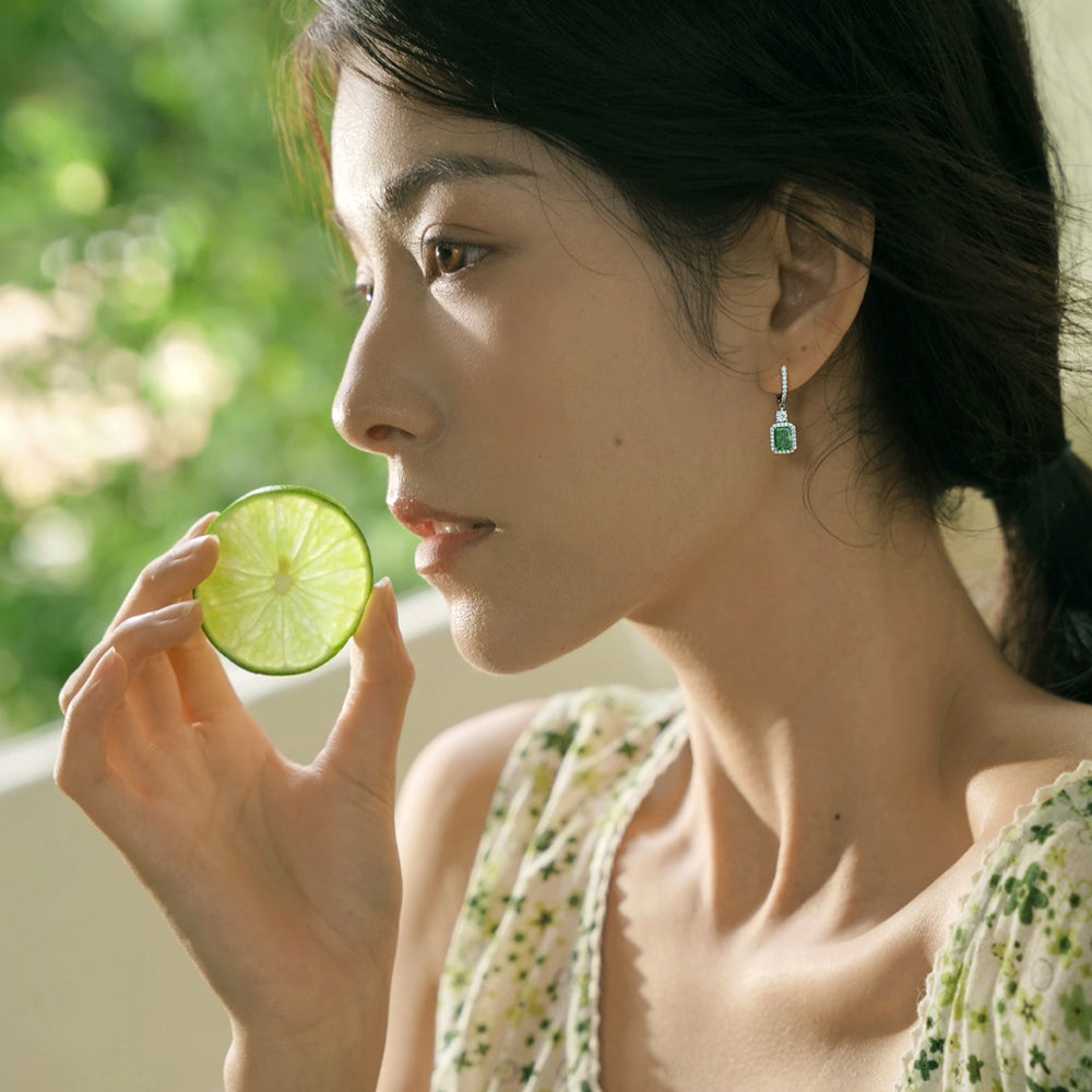 Yumato Laboratory-grown emerald luxury party earrings E4527